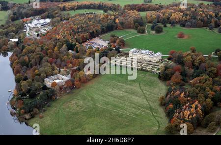 Vista aerea di Harewood House & Grounds incluso il Lago, West Yorkshire Foto Stock