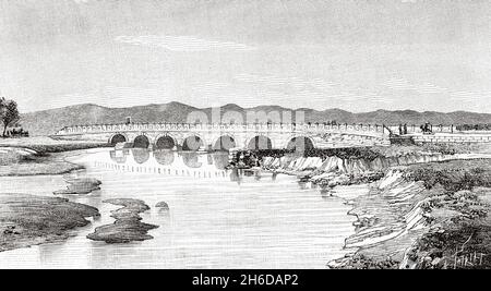 Ponti cinesi. Vista del ponte di granito rosa costruito sul fiume Sha-How vicino a Pechino che conduce alle grandi mura. Asia. Antica illustrazione del 19 ° secolo inciso da la Nature 1897 Foto Stock