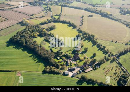 Spains Hall, vicino a Finchingfield, Essex, 2018. Resti di giardini cinquecenteschi murati e stagni di pesce, situato in un parco dei primi del XIX secolo per il quale Humphry Repton forniva un piano. Foto Stock