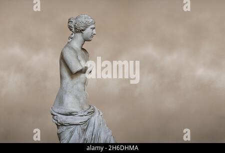 Venus de Milo antica statua greca di Afrodite, circa 150 e 125 AC, Museo del Louvre Ma399 o N527. Afrodite è raffigurato capelli in una pistola con un testone Foto Stock