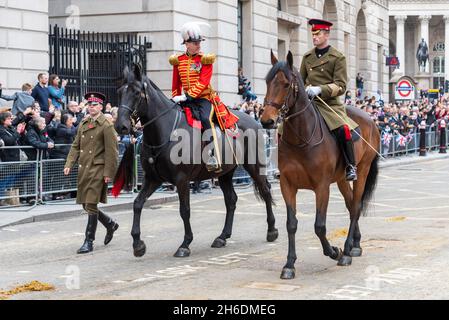 Maresciallo della città Philip Jordan QPM a cavallo al Lord Mayor's Show, sfilata, processione passando lungo Poultry, vicino Mansion House, Londra, Regno Unito Foto Stock