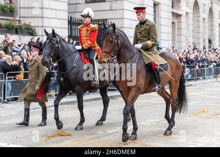 Maresciallo della città Philip Jordan QPM a cavallo al Lord Mayor's Show, sfilata, processione passando lungo Poultry, vicino Mansion House, Londra, Regno Unito Foto Stock