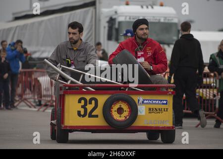 BARCELLONA, SPAGNA - 09 ottobre 2021: Il campionato V de V Endurance Series 2016, veicolo di supporto Foto Stock