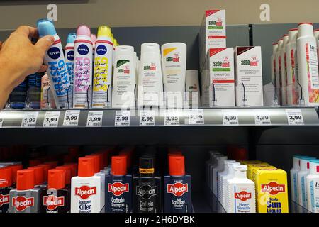 Shampoo in un supermercato Foto Stock