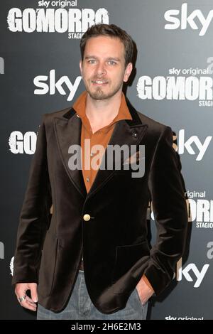 Roma, Italia. 15 Nov 2021. Arturo Muselli partecipa alla fotocellula della serie televisiva Gomorra stagione finale al teatro Brancaccio. (Foto di Mario Cartelli/SOPA Images/Sipa USA) Credit: Sipa USA/Alamy Live News Foto Stock