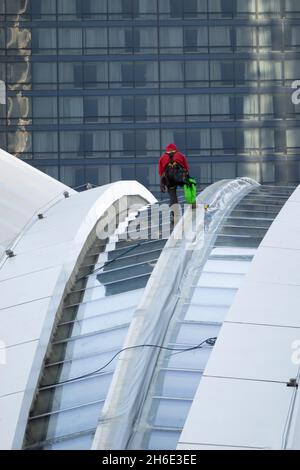 Lavafinestre sulla cima del centro commerciale mondiale di Oculus, stazione della metropolitana Manhattan NYC Foto Stock