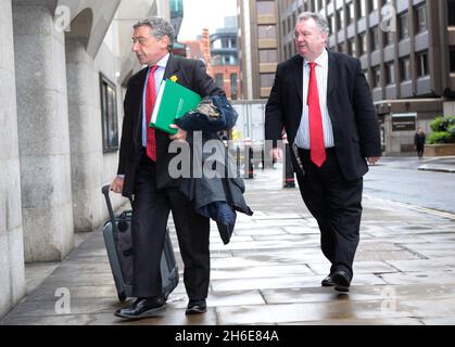 L'ex deputato laburista Jim Divine arriva all'Old Bailey di Londra questa mattina per la sua condanna per false spese. Foto Stock