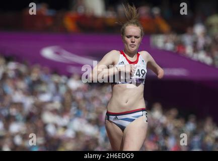 L'atleta paralimpico britannico Sally Brown si appresenta alla finale T46 di 100 metri durante i London 2012 Paralimpic Games di Londra Foto Stock