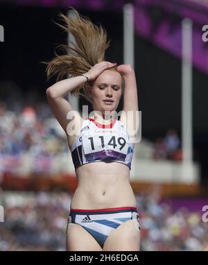 L'atleta paralimpico britannico Sally Brown si appresenta alla finale T46 di 100 metri durante i London 2012 Paralimpic Games di Londra Foto Stock