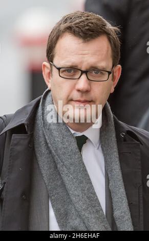 L'ex editore di News of the World Andy Coulson arriva al Vecchio Bailey Foto Stock