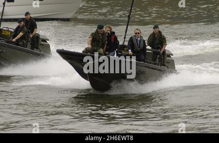 L'annuncio dell'attore Daniel Craig di giocare a James Bond nel 21° 007 film Casino Royale, HMS President, Londra. Jeff Moore/allactiondigital.com Foto Stock