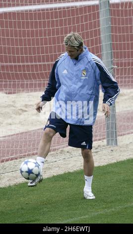 Il calciatore David Beckham è stato raffigurato durante una sessione di formazione del Real Madrid in Spagna il 18/10/05. Foto Stock