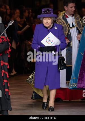 La Regina partecipa al Servizio del Commonwealth all'Abbazia di Westminster il giorno del Commonwealth Foto Stock