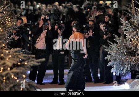 Cameron Diaz arriva per la prima britannica dell'Holiday, all'Odeon Leicester Square nel centro di Londra. Foto Stock