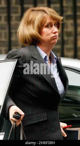 Foto di Jacqui Smith, la prima segretaria domestica femminile della Gran Bretagna, raffigurata a Downing Street lo scorso anno. Foto Stock