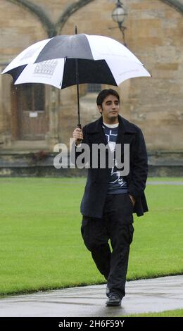 Bilawal Bhutto Zardari Presidente del Partito popolare pakistano in una foto a Christ Church Oxford questo pomeriggio. Sua madre Benazir Bhutto è stata assassinata e ha portato al suo nuovo ruolo mentre era ancora all'Università. Foto Stock