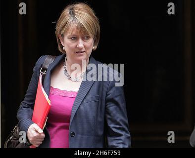 Il Segretario di Stato Jacqui Smith partecipa a Downing Street per l'odierna riunione del Gabinetto, nel centro di Londra. Foto Stock