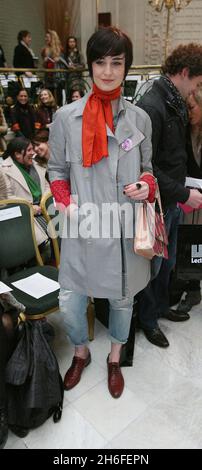 Erin o'Connor è stato raffigurato alla sfilata Maria Grachvogel della London Fashion Week Foto Stock