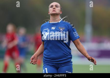 DURHAM CITY, GBR. 14 NOVEMBRE Bridget Galloway of Durham Women durante la partita di fa Women's Championship tra il Durham Women FC e Liverpool al Maiden Castle di Durham City domenica 14 novembre 2021. (Credit: Mark Fletcher | MI News) Credit: MI News & Sport /Alamy Live News Foto Stock