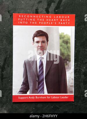 Il ballottaggio si apre alle elezioni di leadership del Partito Laburista domani (Lunedi 16 agosto) Foto mostra: Il volantino della campagna candidato per Andy Burnham Foto Stock