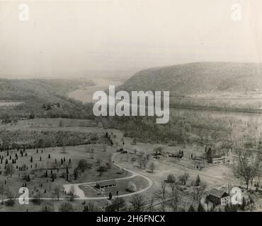 Vista del Washington Crossing state Park e del Delaware River Border tra il New Jersey e la Pennsylvania, USA 1956 Foto Stock