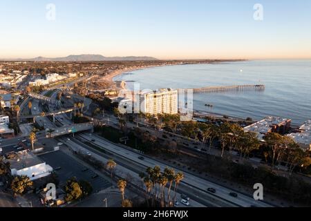 Vista aerea di Ventura, California Waterfront e molo Foto Stock