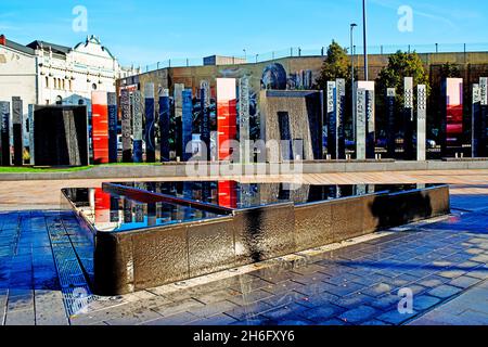 Targhette scultura di motori che sono stati costruiti a Doncaster Works, Doncaster, Inghilterra Foto Stock