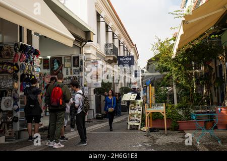 Atene, Grecia. Novembre 2021. Una vista dell'Hard Rock Cafe in un treet del centro della città Foto Stock