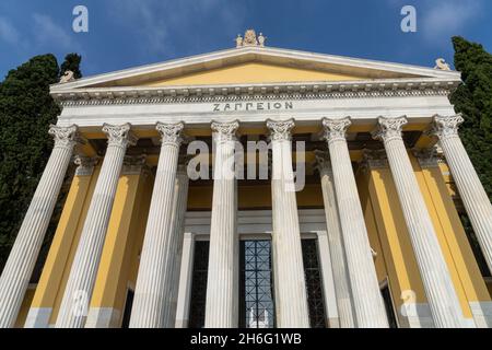 Atene, Grecia. Novembre 2021. Vista panoramica dall'esterno dell'edificio Zappeion nel centro della città Foto Stock