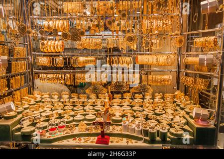 KUWAIT CITY, KUWAIT - 17 MARZO 2017: Gioielleria al Souq di Kuwait City Foto Stock