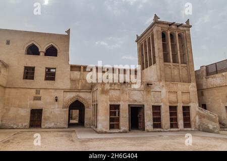 Cortile di Shaikh Isa Bin Ali al Khalifa casa a Muharraq, Bahrain Foto Stock