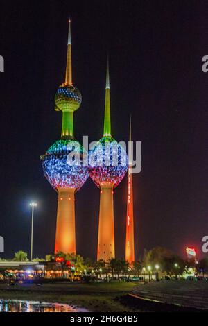 KUWAIT CITY, KUWAIT - 17 MARZO 2017: Vista notturna delle Kuwait Towers Foto Stock