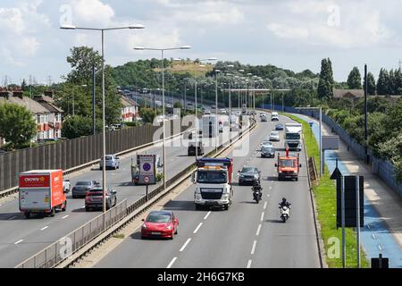 Traffico sulla A13 Newham Way Road, Londra, Inghilterra, Regno Unito, Regno Unito Foto Stock