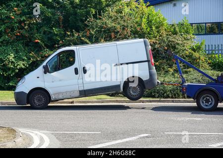 Un autocarro con rimorchio a ruote con furgone rotto a Londra Inghilterra Regno Unito Foto Stock