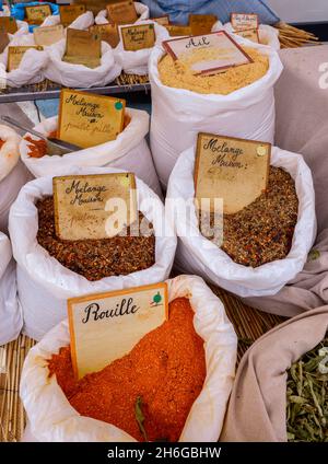 Spezie sul mercato a Cogolin, Provenza - Francia, Europa Foto Stock