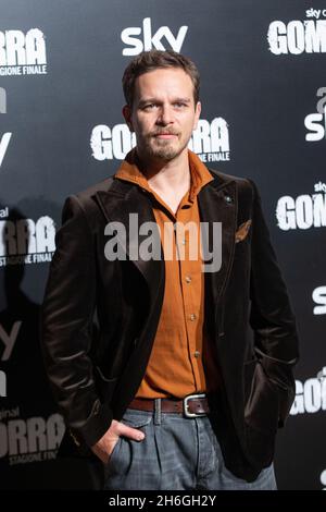 Roma, Italia. 15 Nov 2021. Arturo Muselli partecipa alla fotocall al Brancaccio Theatre di Roma della serie originale "Gomorra - la Serie" (Photo by Matteo Nardone/Pacific Press) Credit: Pacific Press Media Production Corp./Alamy Live News Foto Stock