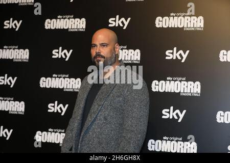 15 novembre 2021, Roma, Lazio, Italia: Al Teatro Brancaccio di Roma prima dell'ultima stagione della Sky tv Series Gomorra .in questa foto: Marco dâ Amore (Credit Image: © Paolo Pizzi/Pacific Press via ZUMA Press Wire) Foto Stock