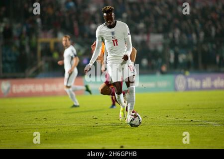 Tammy Abraham of England durante la Coppa del mondo FIFA 2022, Qualifiers Group i partita di calcio tra San Marino e Inghilterra il 15 novembre 2021 allo Stadio Olimpico de Serravalle di Serravalle, San Marino - Foto: Nderim Kaceli/DPPI/LiveMedia Foto Stock