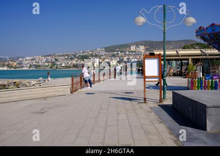 Lungomare di Kusadasi, Turchia, una fermata della nave da crociera per Efeso Foto Stock