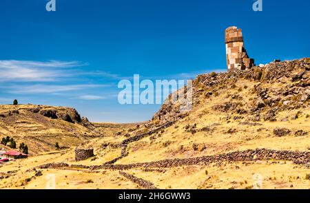 Sillustani, un cimitero pre-inca vicino a Puno in Perù Foto Stock