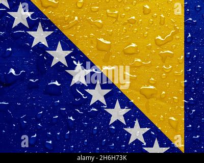 Bandiera della Bosnia e Erzegovina con gocce di pioggia Foto Stock