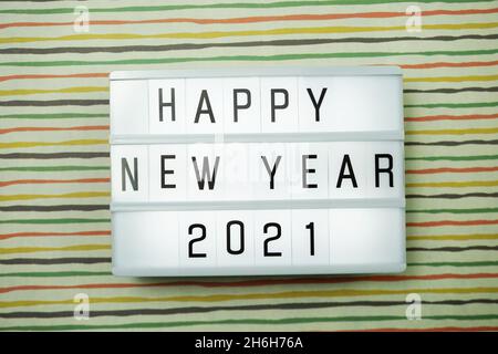 Happy New Year 2021 Lightbox vista dall'alto piatto Foto Stock