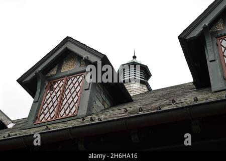 Casa in carrozza di pietra e edifici storici della tenuta Maymont a Richmond, Virginia. Foto Stock