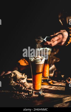 Latte di zucca. Atmosfera festosa Foto Stock