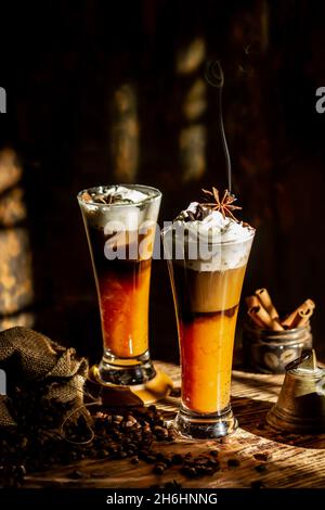 Latte di zucca. Atmosfera festosa Foto Stock