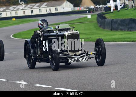 Andrew Hall, Frazer Nash TT replica, Earl Howe Trophy, due posti Grand Prix e Voiturette auto che gareggiavano prima del 1932, Goodwood 78 ° membri si incontrano Foto Stock