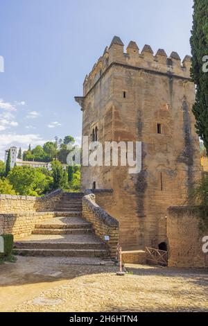 Vista sulla Torre de los Picos, la Torre delle cime con il Generalife sullo sfondo Foto Stock