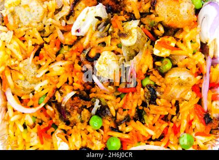 Un'immagine della ricetta di Veg biryani con focus selettivo Foto Stock