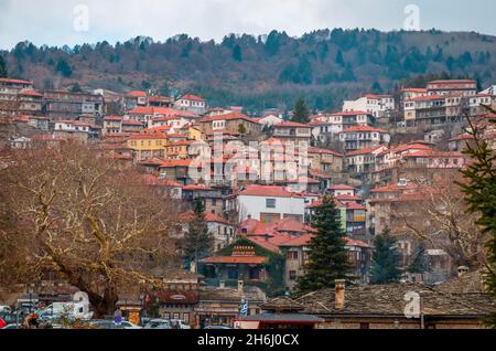 Metsovo, Grecia, la bella città di Epiro situata nelle montagne del Pindus a breve distanza da Ioannina e Meteora. Foto Stock