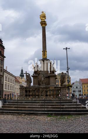 Pilsen, Repubblica Ceca - 24 settembre 2021: Vista della colonna della peste della Vergine Maria in Piazza della Repubblica a Pilsen Foto Stock